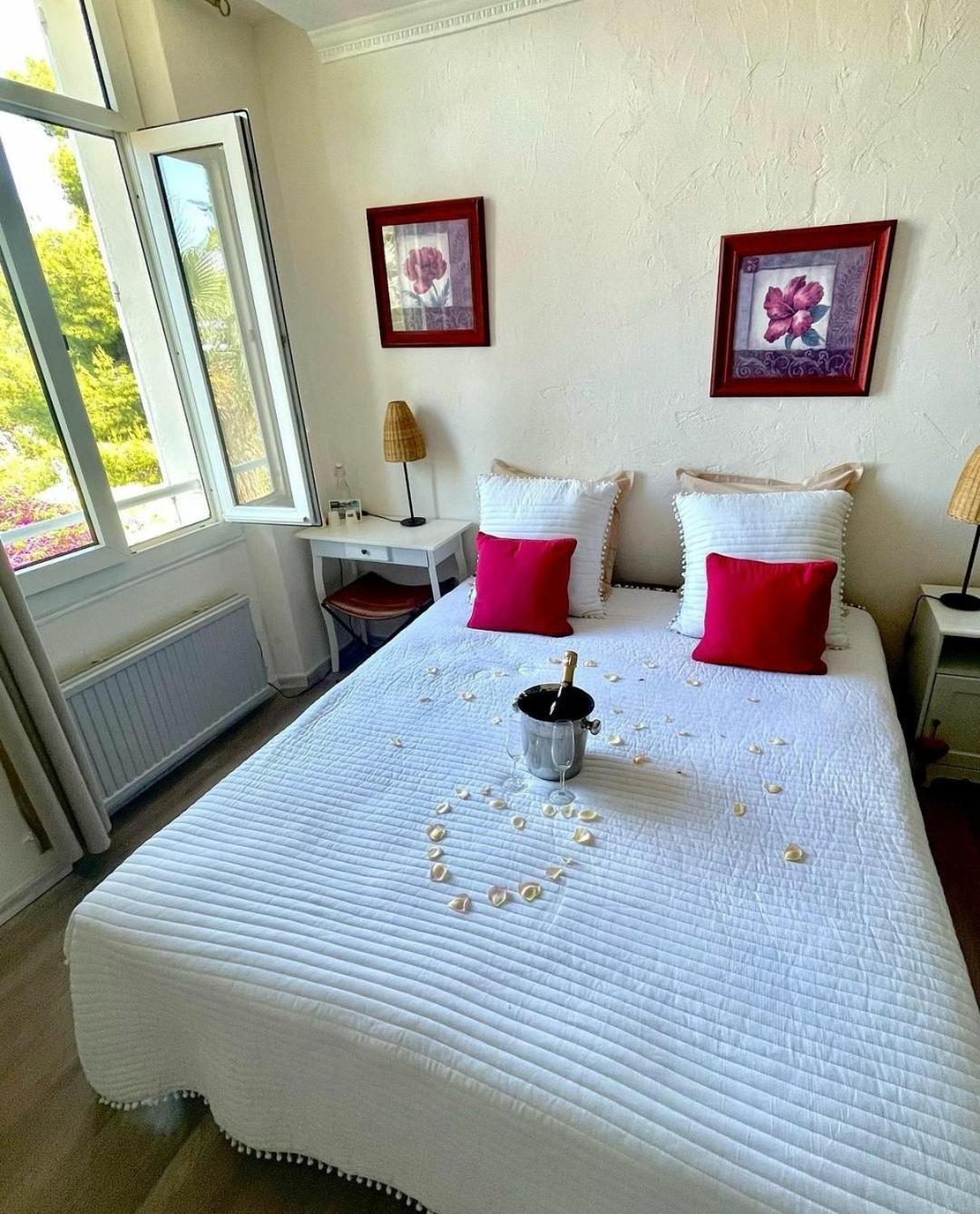Villa-Chateau Les Terrasses - Tamaris, Plage Des Sablettes, Mer Au Bas De La Propriete Ла Сен-сюр-Мер Екстериор снимка